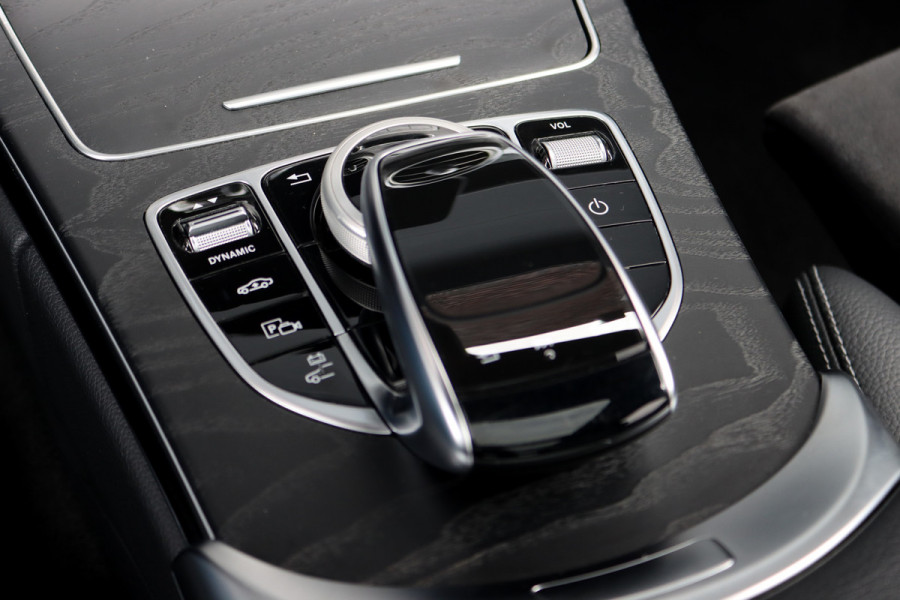 Mercedes-Benz C-Klasse Estate 300 e Business Solution AMG | Luchtvering | Panoramadak | Burmester | Memory | Camera | Spoorpakket | Dodehoekassistent | Multibeam LED | Sfeerverlichting |