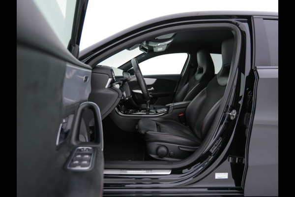 Mercedes-Benz A-Klasse 160 AMG-Sportpack Business-Solution (INCL-BTW) *WIDESCREEN-DIGI-COCKPIT | FULL-LED | LEATHER-MICROFIBRE | CAMERA | DYNAMIC-SELECT | CRUISE | HEATED-SPORTSEATS | PRIVACY-GLASS | DAB | AMBIENT-LIGHT | 18"ALU*