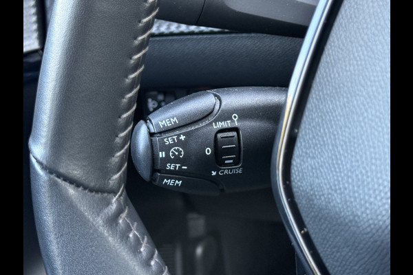 Peugeot 208 1.2 PureTech Blue Lease Allure | Trekhaak | CarPlay | Camera | 16 inch