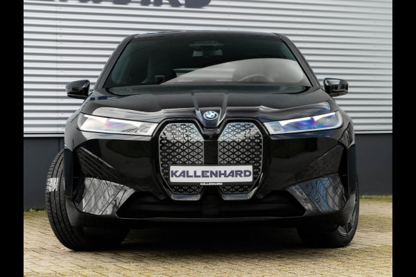 BMW iX xDrive50 - Luchtvering - Active Steering - Pano - Trekhaak