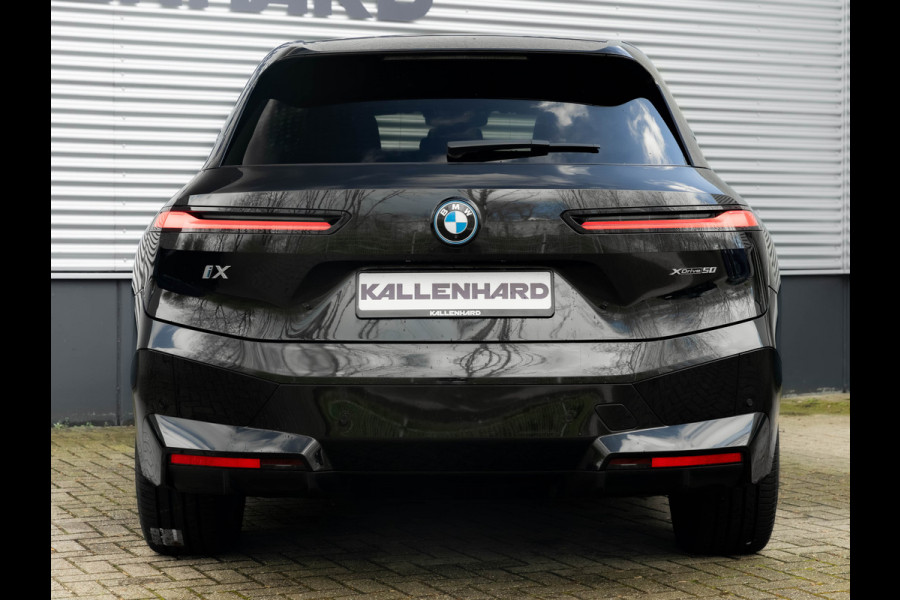 BMW iX xDrive50 - Luchtvering - Active Steering - Pano - Trekhaak