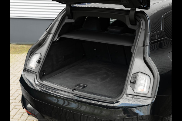 BMW iX xDrive50 - Luchtvering - Active Steering - Pano - Trekhaak