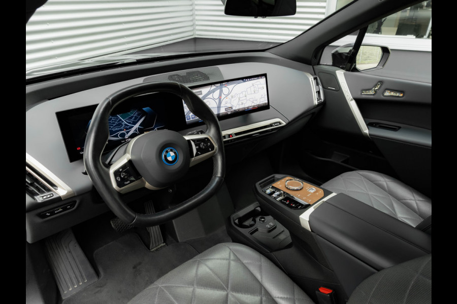 BMW iX xDrive50 - Luchtvering - Active Steering - Pano - Trekhaak