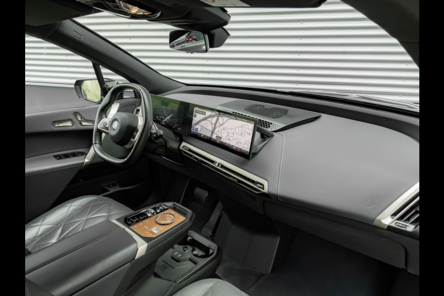 BMW iX xDrive50 - Luchtvering - Active Steering - Pano - Trekhaak