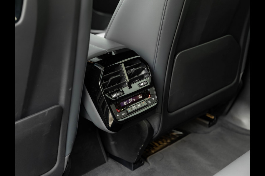 BMW iX xDrive50 - Luchtvering - Active Steering - Pano - Trekhaak