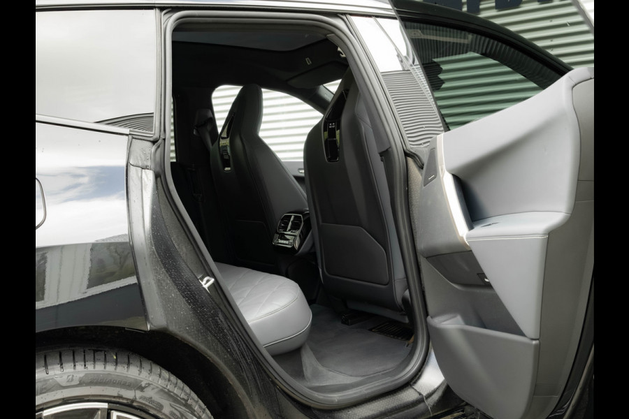 BMW iX xDrive50 - Luchtvering - Active Steering - Pano - Trekhaak