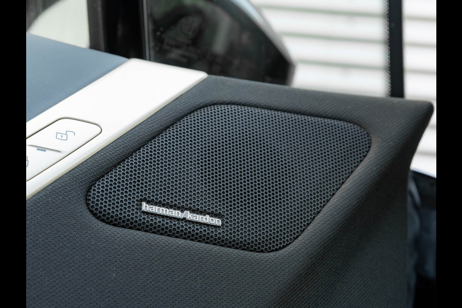 BMW iX xDrive50 - Luchtvering - Active Steering - Pano - Trekhaak