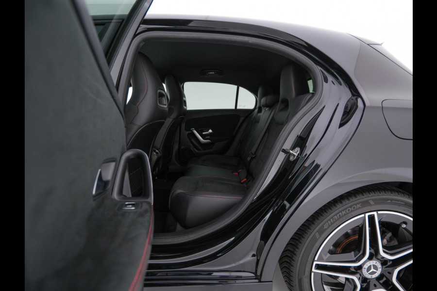 Mercedes-Benz A-Klasse 160 AMG-Sportpack Business-Solution (INCL-BTW) *WIDESCREEN-DIGI-COCKPIT | FULL-LED | LEATHER-MICROFIBRE | CAMERA | DYNAMIC-SELECT | CRUISE | HEATED-SPORTSEATS | PRIVACY-GLASS | DAB | AMBIENT-LIGHT | 18"ALU*