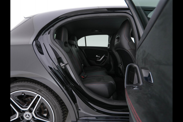 Mercedes-Benz A-Klasse 160 AMG-Sportpack Business-Solution (INCL-BTW) *WIDESCREEN-DIGI-COCKPIT | FULL-LED | LEATHER-MICROFIBRE | CAMERA | DYNAMIC-SELECT | CRUISE | HEATED-SPORTSEATS | PRIVACY-GLASS | DAB | AMBIENT-LIGHT | 18"ALU*