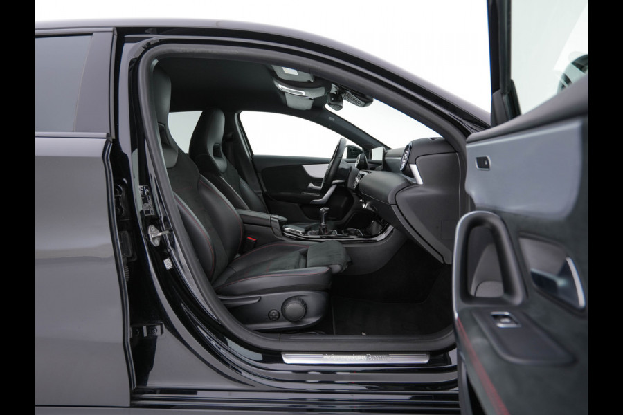 Mercedes-Benz A-Klasse 160 AMG-Sportpack Business-Solution (INCL-BTW) *WIDESCREEN-DIGI-COCKPIT | FULL-LED | LEATHER-MICROFIBRE | CAMERA | DYNAMIC-SELECT | CRUISE | HEATED-SPORTSEATS | PRIVACY-GLASS | DAB | AMBIENT-LIGHT | 18"ALU*
