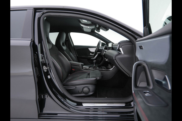 Mercedes-Benz A-Klasse 160 AMG-Sportpack Business-Solution (INCL-BTW) *WIDESCREEN-DIGI-COCKPIT | FULL-LED | LEATHER-MICROFIBRE | CAMERA | DYNAMIC-SELECT | CRUISE | HEATED-SPORTSEATS | PRIVACY-GLASS | DAB | AMBIENT-LIGHT | 18"ALU*