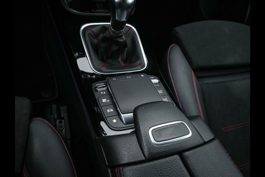 Mercedes-Benz A-Klasse 160 AMG-Sportpack Business-Solution (INCL-BTW) *WIDESCREEN-DIGI-COCKPIT | FULL-LED | LEATHER-MICROFIBRE | CAMERA | DYNAMIC-SELECT | CRUISE | HEATED-SPORTSEATS | PRIVACY-GLASS | DAB | AMBIENT-LIGHT | 18"ALU*