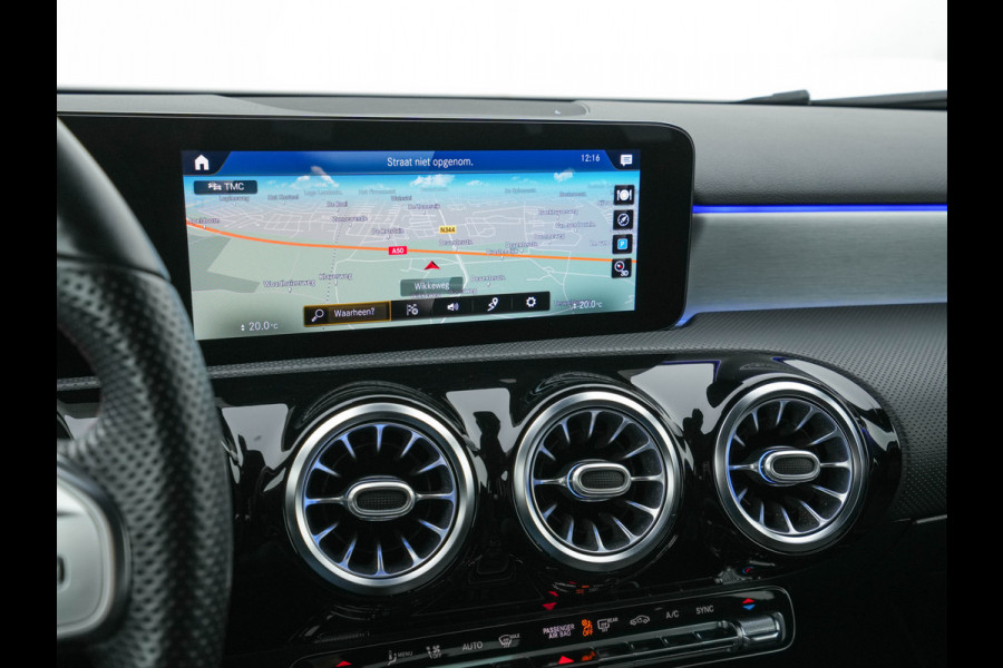 Mercedes-Benz A-Klasse 160 AMG-Sportpack Business-Solution (INCL-BTW) *WIDESCREEN-DIGI-COCKPIT | FULL-LED | LEATHER-MICROFIBRE | CAMERA | DYNAMIC-SELECT | CRUISE | HEATED-SPORTSEATS | PRIVACY-GLASS | DAB | AMBIENT-LIGHT | 18"ALU*