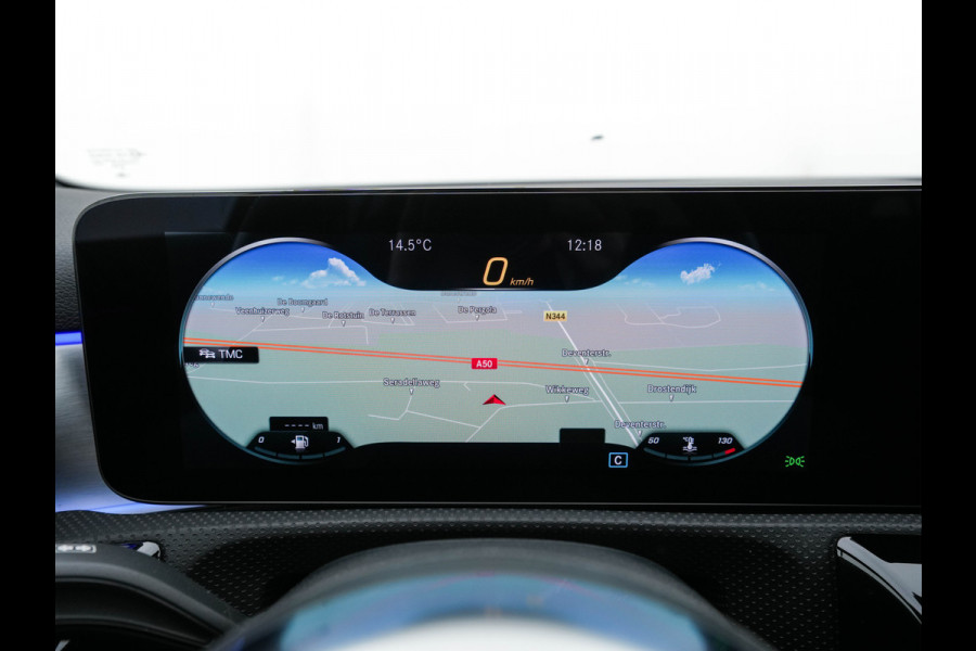 Mercedes-Benz A-Klasse 160 AMG-Sportpack Business-Solution (INCL-BTW) *WIDESCREEN-DIGI-COCKPIT | FULL-LED | LEATHER-MICROFIBRE | CAMERA | DYNAMIC-SELECT | CRUISE | HEATED-SPORTSEATS | PRIVACY-GLASS | DAB | AMBIENT-LIGHT | 18"ALU*