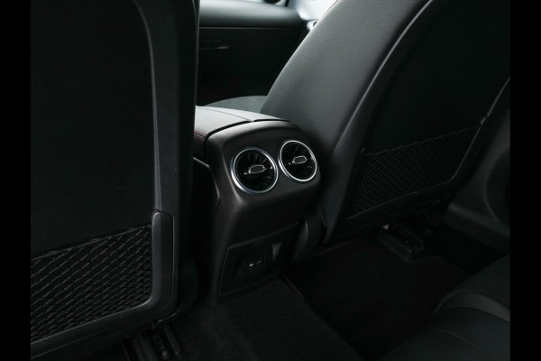 Mercedes-Benz A-Klasse 160 AMG-Sportpack Business-Solution (INCL-BTW) *WIDESCREEN-DIGI-COCKPIT | FULL-LED | LEATHER-MICROFIBRE | CAMERA | DYNAMIC-SELECT | CRUISE | HEATED-SPORTSEATS | PRIVACY-GLASS | DAB | AMBIENT-LIGHT | 18"ALU*