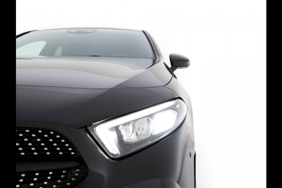 Mercedes-Benz A-Klasse 160 AMG-Sportpack Business-Solution (INCL-BTW) *WIDESCREEN-DIGI-COCKPIT | FULL-LED | LEATHER-MICROFIBRE | CAMERA | DYNAMIC-SELECT | CRUISE | HEATED-SPORTSEATS | PRIVACY-GLASS | DAB | AMBIENT-LIGHT | 18"ALU*