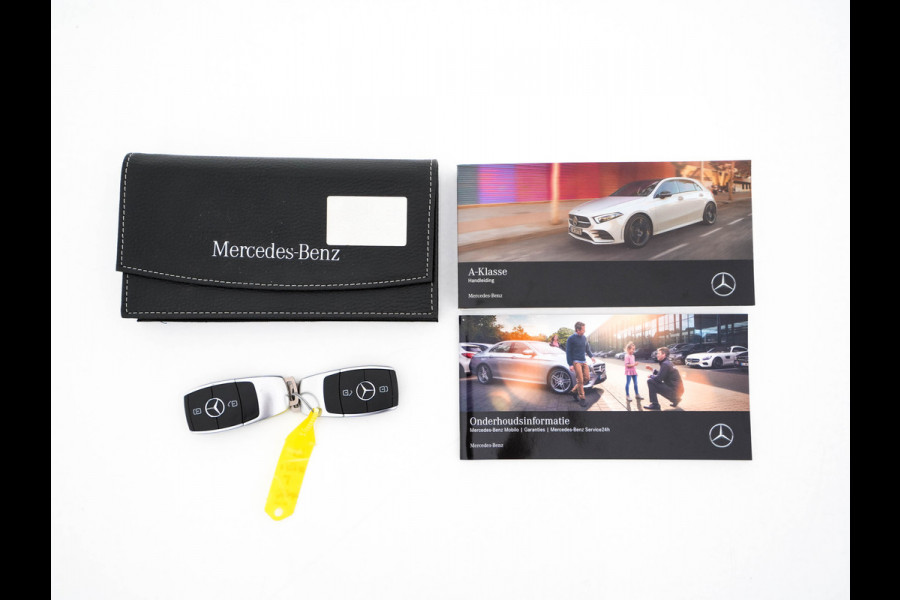 Mercedes-Benz A-Klasse 160 AMG-Sportpack Business-Solution (INCL-BTW) *WIDESCREEN-DIGI-COCKPIT | FULL-LED | LEATHER-MICROFIBRE | CAMERA | DYNAMIC-SELECT | CRUISE | HEATED-SPORTSEATS | PRIVACY-GLASS | DAB | AMBIENT-LIGHT | 18"ALU*