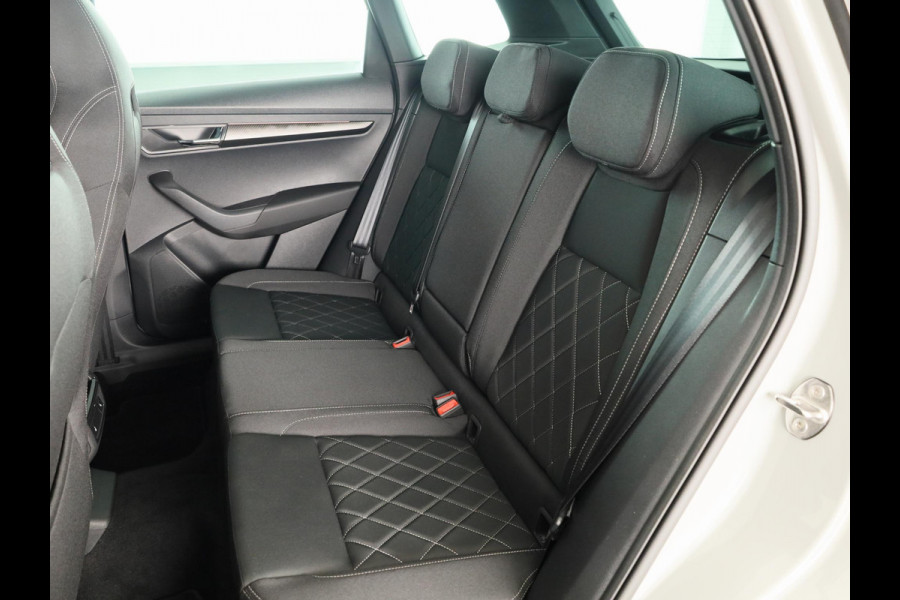 Škoda Karoq 1.5 TSI ACT Sportline Business 150pk | Wegklapbare trekhaak | Navigatie via APP | Verlengde garantie | Verwambare stoelen voor en achter