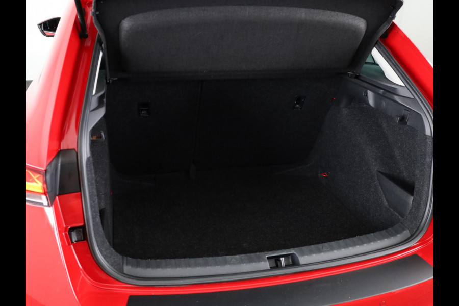 Škoda SCALA 1.0 TSI Ambition 110 PK | Navigatie via app | Parkeersensoren | LM Velgen |