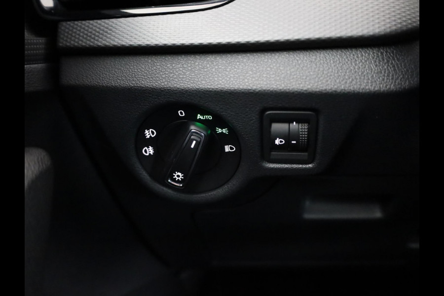 Škoda SCALA 1.0 TSI Ambition 110 PK | Navigatie via app | Parkeersensoren | LM Velgen |