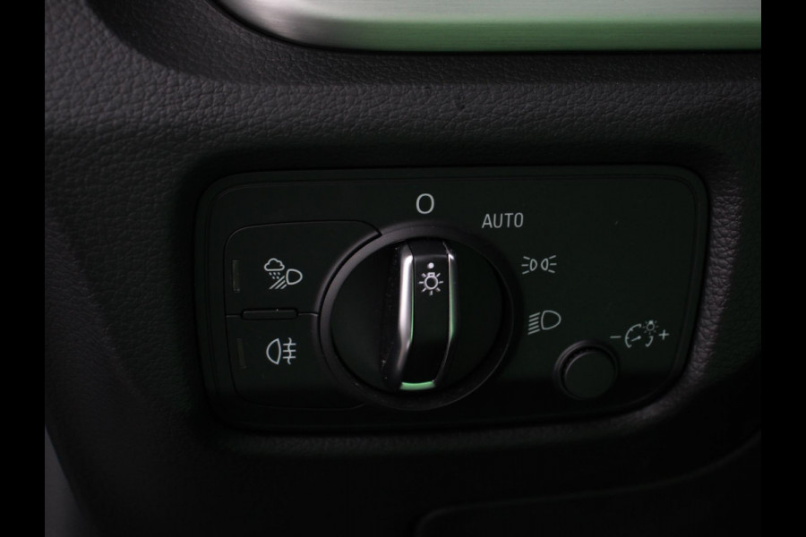 Audi A3 Sportback 1.5 TFSI CNG Automaat S-Line Navigatie Parkeersensoren achter Cruise Control Stoelverwarming 18"Lichtmetalen velgen Ledverlichting Climate Control