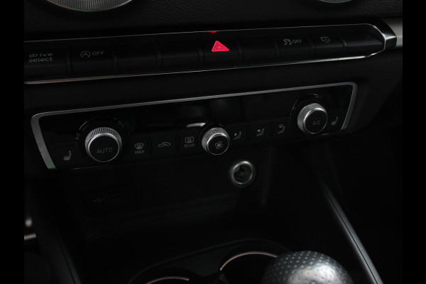 Audi A3 Sportback 1.5 TFSI CNG Automaat S-Line Navigatie Parkeersensoren achter Cruise Control Stoelverwarming 18"Lichtmetalen velgen Ledverlichting Climate Control