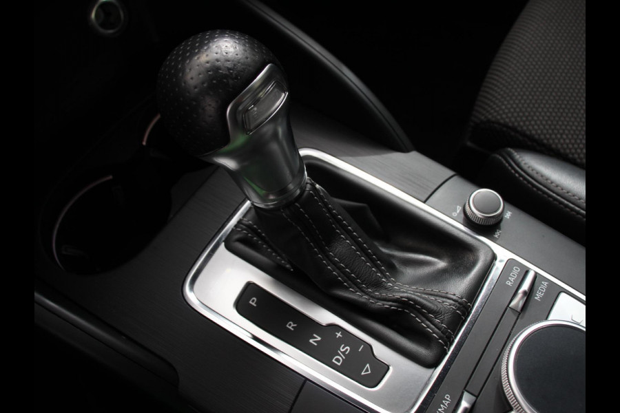 Audi A3 Sportback 1.5 TFSI CNG Automaat S-Line Navigatie Parkeersensoren achter Cruise Control Stoelverwarming 18"Lichtmetalen velgen Ledverlichting Climate Control