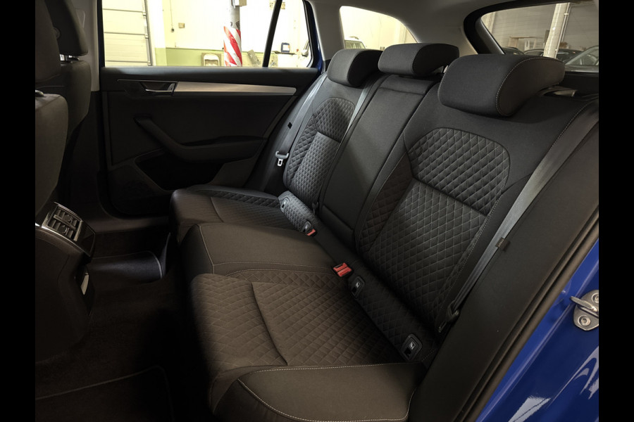 Škoda Superb Combi TSI iV 218PK HYBRID DSG BUSINESS TREKHAAK/NAVI/CANTON-AUDIO