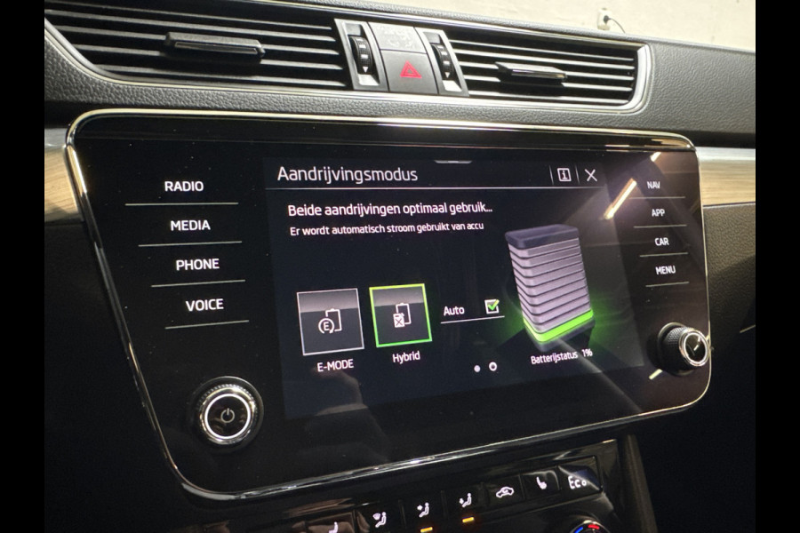 Škoda Superb Combi TSI iV 218PK HYBRID DSG BUSINESS TREKHAAK/NAVI/CANTON-AUDIO