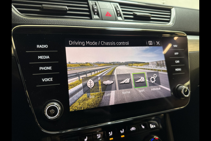 Škoda Superb Combi TSI iV 218PK HYBRID DSG BUSINESS TREKHAAK/NAVI/CANTON-AUDIO