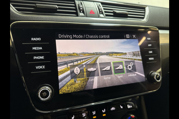 Škoda Superb Combi TSI iV 218PK HYBRID DSG BUSINESS TREKHAAK/NAVI/CANTON-AUDIO