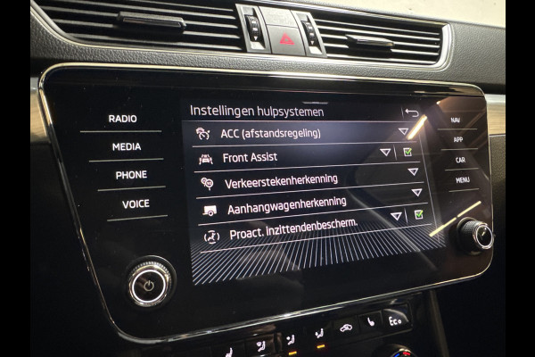Škoda Superb Combi TSI iV 218PK HYBRID DSG BUSINESS TREKHAAK/NAVI/CANTON-AUDIO