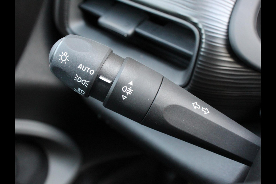 Jeep Avenger Longitude 54 kWh Automaat Navigatie Apple Carplay/Android Auto Parkeersensoren Cruise Control Stoelverwarming Full LED Virtual Cockpit Climate Control