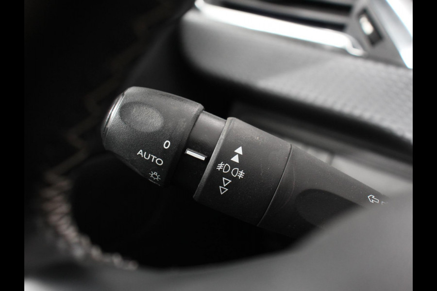 Peugeot 208 1.2 PureTech 110pk Automaat Allure Cruise control Parkeersensoren achter LED Navigatie Climate Control Extra Getint glas Lichtmetalen Velgen