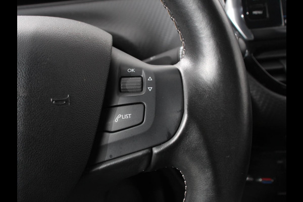 Peugeot 208 1.2 PureTech 110pk Automaat Allure Cruise control Parkeersensoren achter LED Navigatie Climate Control Extra Getint glas Lichtmetalen Velgen
