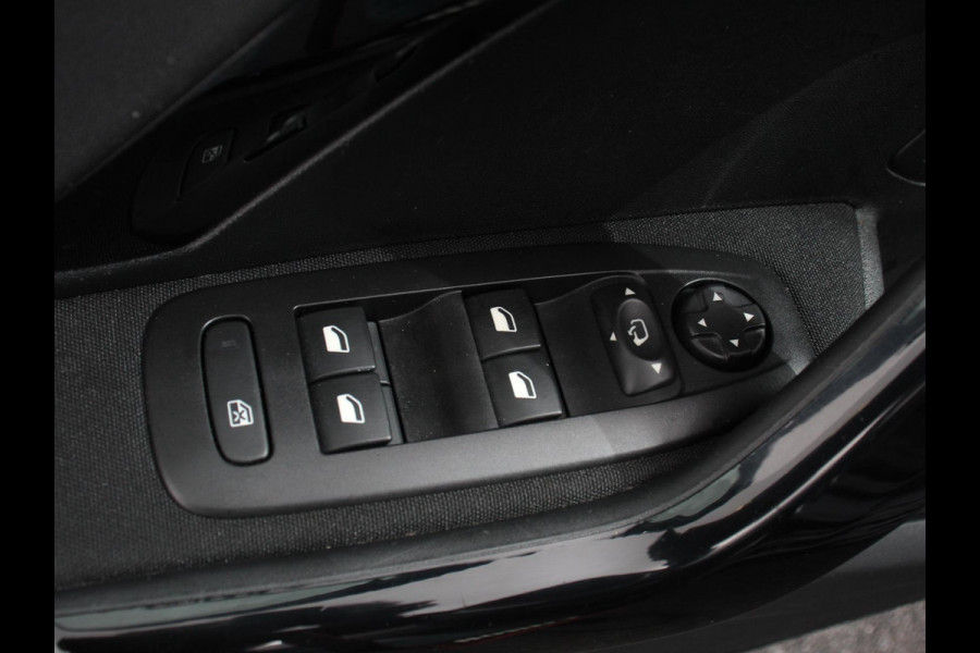 Peugeot 208 1.2 PureTech 110pk Automaat Allure Cruise control Parkeersensoren achter LED Navigatie Climate Control Extra Getint glas Lichtmetalen Velgen