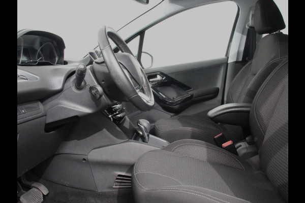 Peugeot 208 1.2 PureTech 110pk Automaat Allure Cruise control Parkeersensoren achter LED Navigatie Climate Control Extra Getint glas Lichtmetalen Velgen