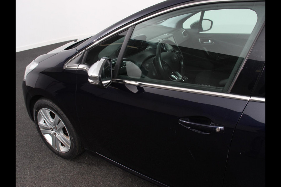 Peugeot 208 1.2 PureTech 110pk Automaat Allure Cruise control Parkeersensoren achter LED Navigatie Climate Control Extra Getint glas Lichtmetalen Velgen