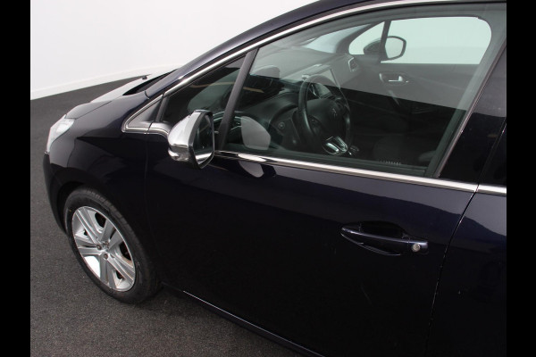 Peugeot 208 1.2 PureTech 110pk Automaat Allure Cruise control Parkeersensoren achter LED Navigatie Climate Control Extra Getint glas Lichtmetalen Velgen