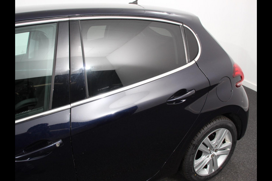 Peugeot 208 1.2 PureTech 110pk Automaat Allure Cruise control Parkeersensoren achter LED Navigatie Climate Control Extra Getint glas Lichtmetalen Velgen
