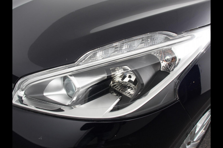 Peugeot 208 1.2 PureTech 110pk Automaat Allure Cruise control Parkeersensoren achter LED Navigatie Climate Control Extra Getint glas Lichtmetalen Velgen