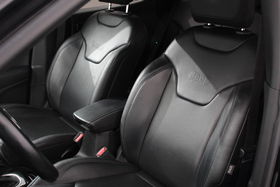 Jeep Compass 4xe 240 Plug-in Hybrid S Navigatie Apple Carplay/Android auto Climate Control Parkeersensoren Camera Elektrisch verstelbare bestuurderstoel Xenon koplampen Stoelverwarming Elektrische achterklep | Afneembare trekhaak