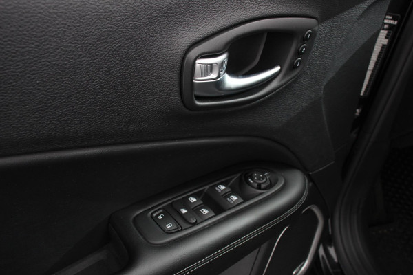 Jeep Compass 4xe 240 Plug-in Hybrid S Navigatie Apple Carplay/Android auto Climate Control Parkeersensoren Camera Elektrisch verstelbare bestuurderstoel Xenon koplampen Stoelverwarming Elektrische achterklep | Afneembare trekhaak