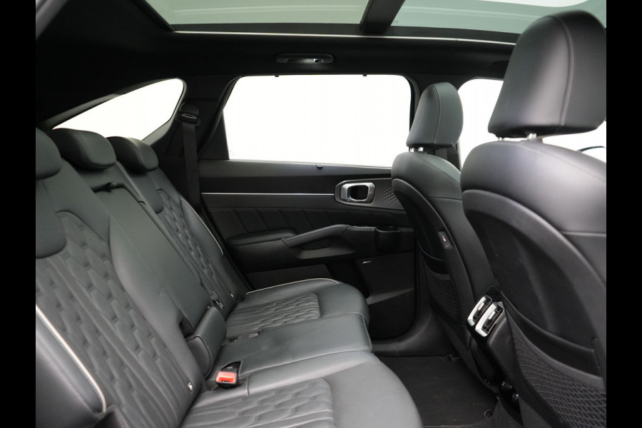 Kia Sorento 1.6 T-GDI 4WD ExecutiveLine PHEV 265pk Dealer O.H. | Trekhaak Afn. | Panodak | Adaptive Cruise | Head Up | Luxe Lederen Comfortstoelen Memory & Ventilatie | 360 Camera | Bose Sound | Stoelen & Stuur Verwarmd | Blis | Keyless | Plug In Hybrid