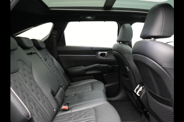 Kia Sorento 1.6 T-GDI 4WD ExecutiveLine PHEV 265pk Dealer O.H. | Trekhaak Afn. | Panodak | Adaptive Cruise | Head Up | Luxe Lederen Comfortstoelen Memory & Ventilatie | 360 Camera | Bose Sound | Stoelen & Stuur Verwarmd | Blis | Keyless | Plug In Hybrid