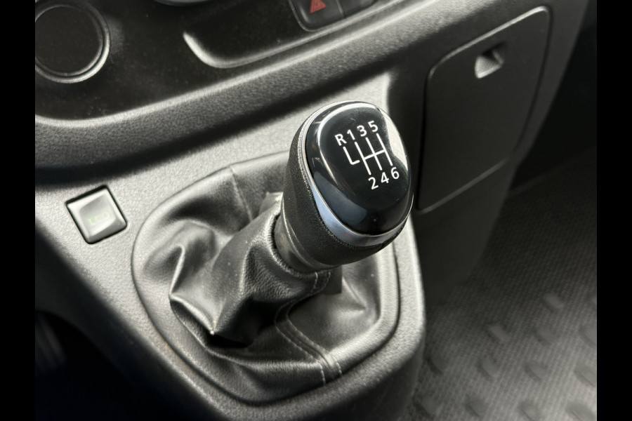 Renault Trafic 1.6 dCi / L1H1 / 1e EIG. / INRICHTING / TREKHAAK / AIRCO / CRUISE / LED / NAVI / 3-ZITS