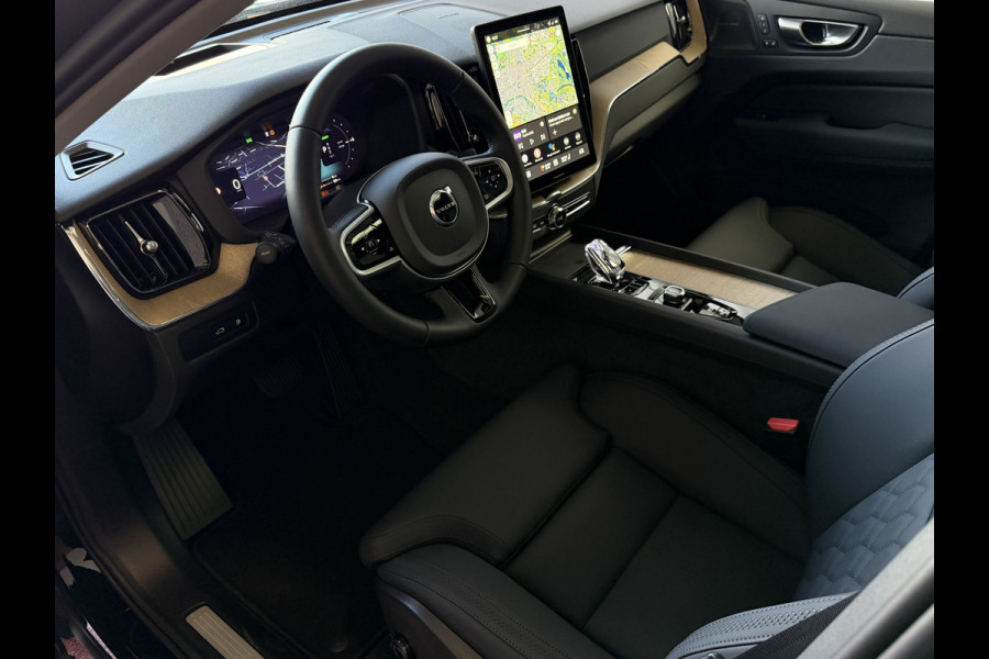 Volvo XC60 2.0 T6 AWD ULTRA DARK NIEUWE AUTO ELEK.TREKHAAK HARMAN KARDON HEADUP 360.CAM LEER SCHUIFDAK PHEV Plug in Hybrid ✅ Top Auto's Wijchen ,  Altijd een Ruim aanbod van Volvo's i  BUSINESS / CORE / BRIGHT / DARK / ULTRA DARK / PLUS DARK / BLACK EDITION  / ESSENTIAL / T6 / T8 ✅