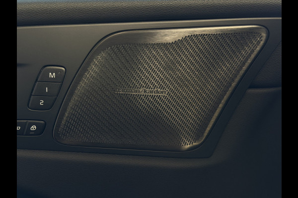 Volvo XC60 2.0 T6 AWD ULTRA DARK NIEUWE AUTO ELEK.TREKHAAK HARMAN KARDON HEADUP 360.CAM LEER SCHUIFDAK PHEV Plug in Hybrid ✅ Top Auto's Wijchen ,  Altijd een Ruim aanbod van Volvo's i  BUSINESS / CORE / BRIGHT / DARK / ULTRA DARK / PLUS DARK / BLACK EDITION  / ESSENTIAL / T6 / T8 ✅