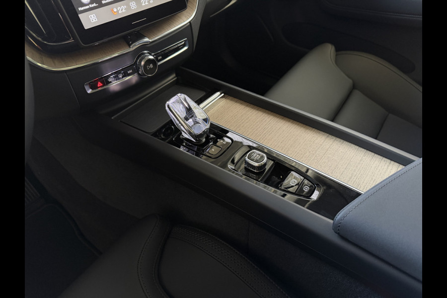 Volvo XC60 2.0 T6 AWD ULTRA DARK NIEUWE AUTO ELEK.TREKHAAK HARMAN KARDON HEADUP 360.CAM LEER SCHUIFDAK PHEV Plug in Hybrid ✅ Top Auto's Wijchen ,  Altijd een Ruim aanbod van Volvo's i  BUSINESS / CORE / BRIGHT / DARK / ULTRA DARK / PLUS DARK / BLACK EDITION  / ESSENTIAL / T6 / T8 ✅