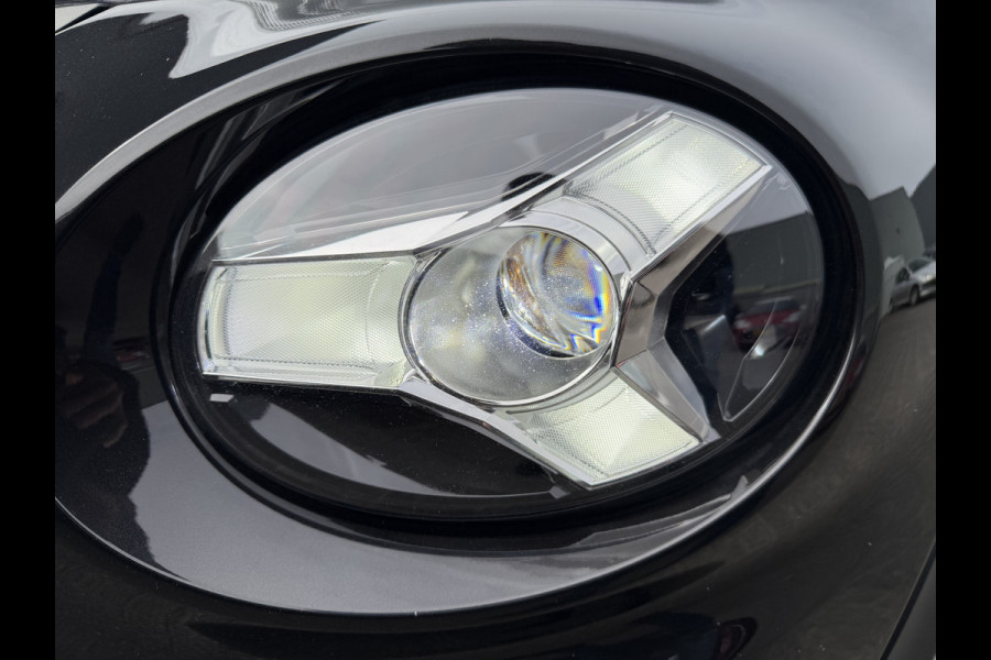 Nissan Juke 115pk Enigma (Camera - Stoel-/- voorruitverwarming - LED - Keyless Entry - 19"- Automatische Airco - Navigatie)